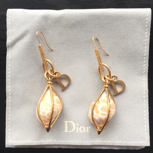 Authentic DIOR Earrings with natural shells - Picture 2 of 2